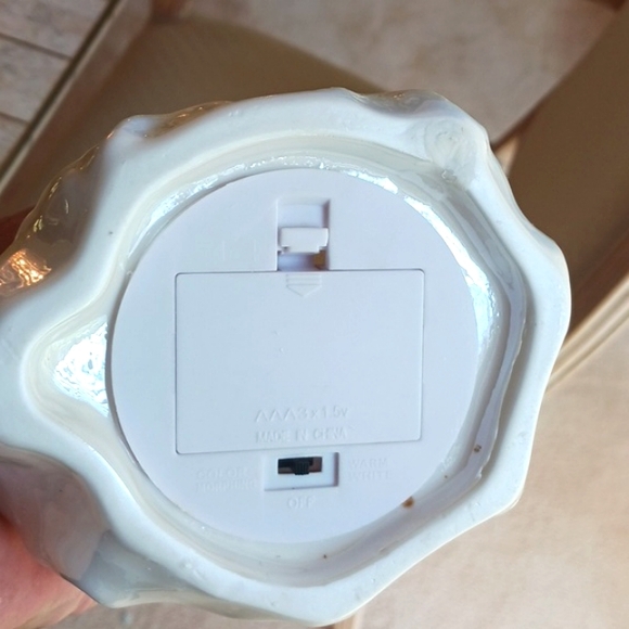 Angel- porcelain, illuminating 10" inches tall,holding tulips,-spring decor - Picture 11 of 11